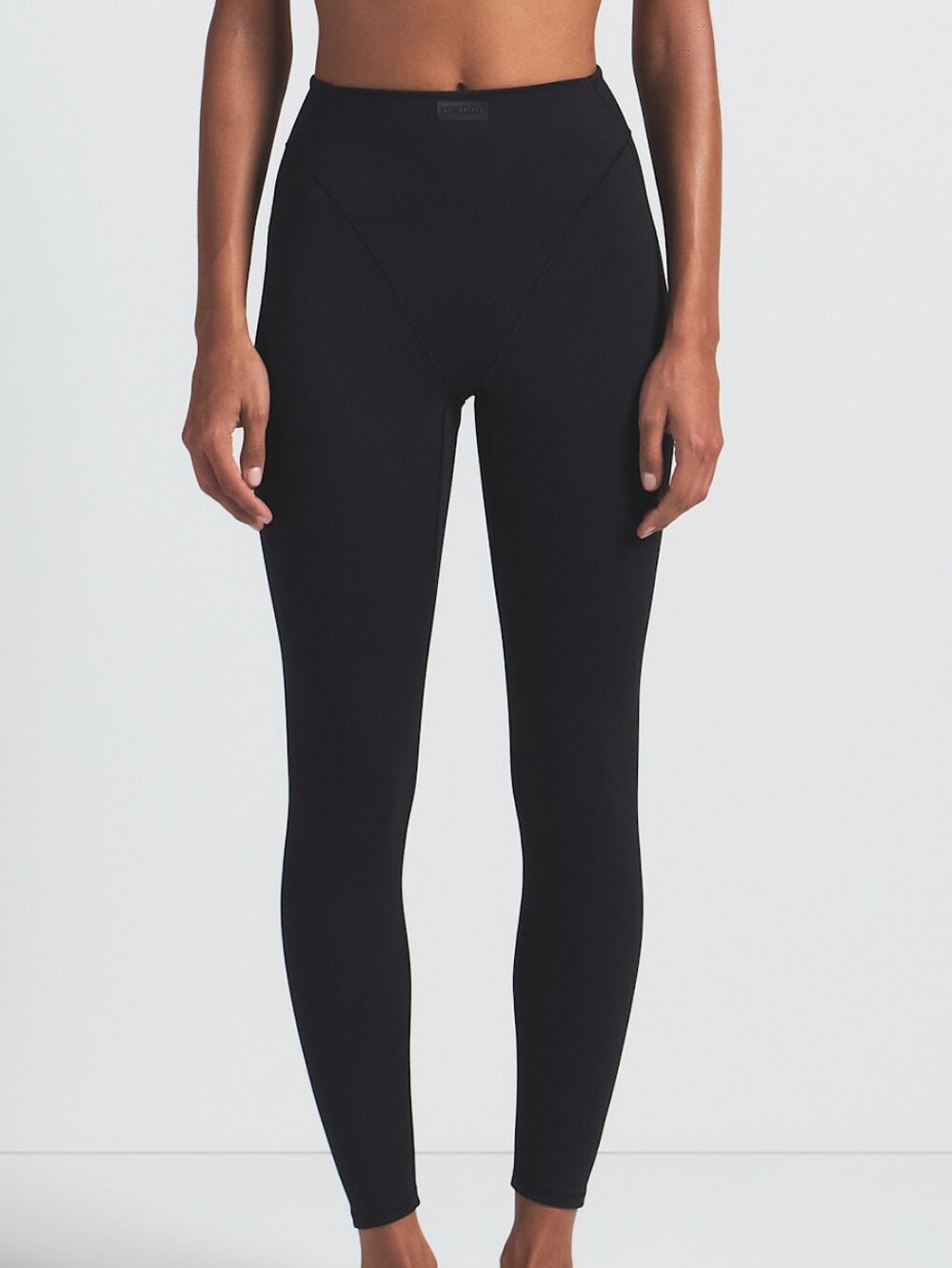 NWT $118 NikeSKIMS Matte High-Waisted V-Line 26" Leggings